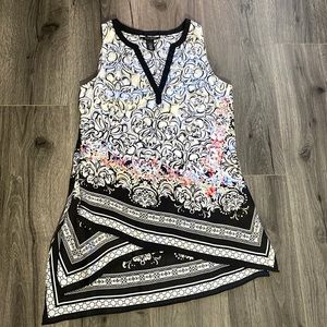 💙White House Black Market Chic Flattering sleeveless Fashion Forward Polished